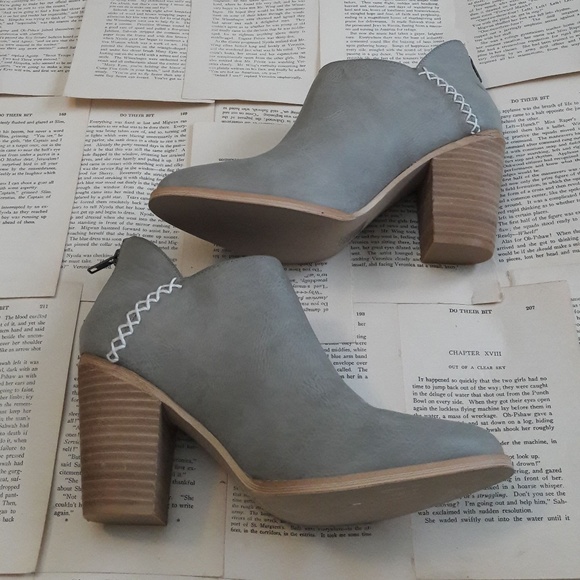 Mi.iM Shoes - Mi.iM Gray zip embroidered ankle booties size 10